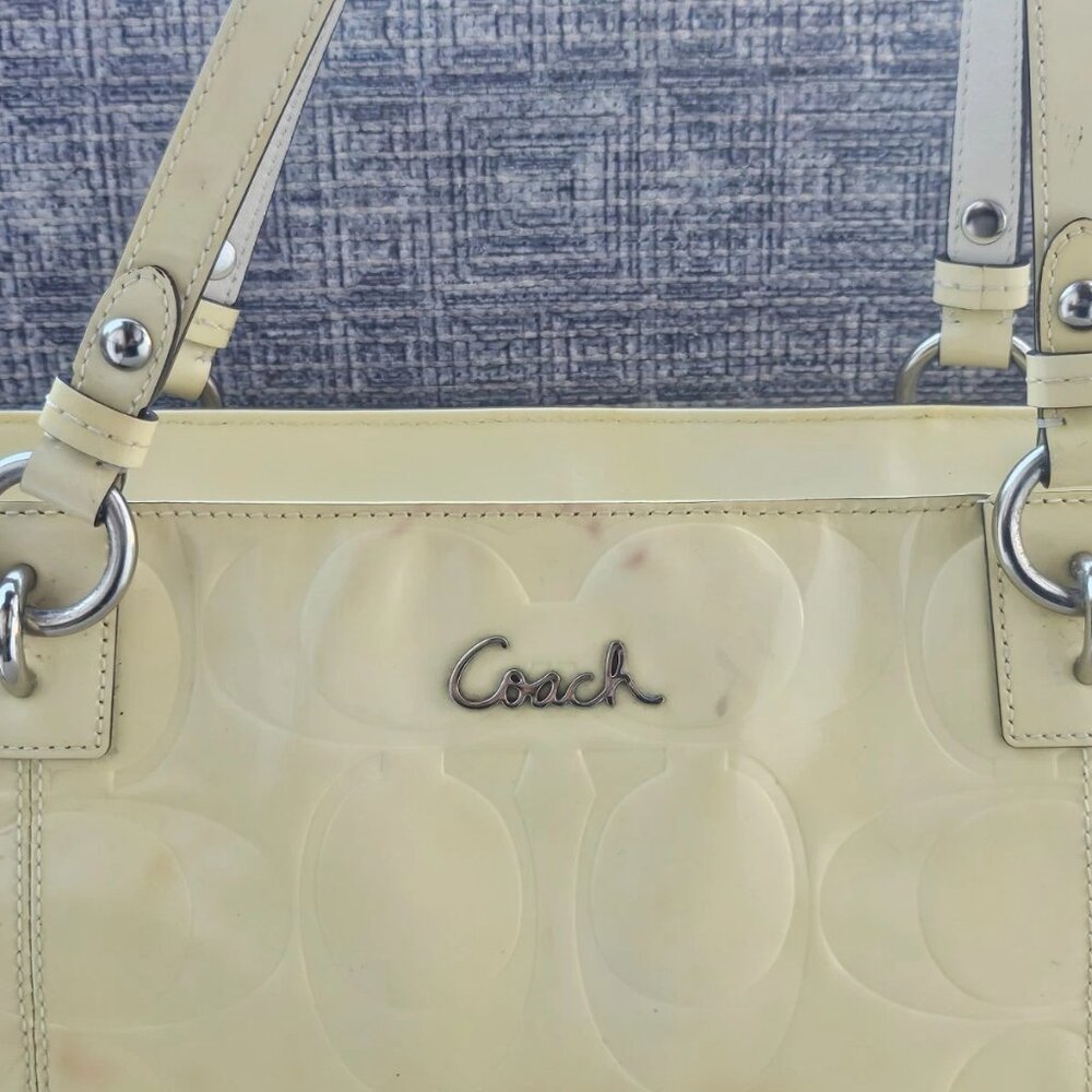 Coach Ladies Shoulder Bag Purse Cream Patent Leather Hand Bag Tote Large Bag - Picture 4 of 13